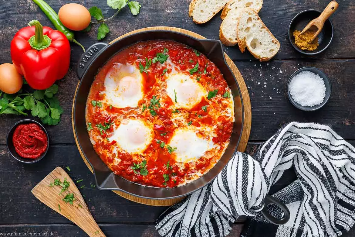 Shakshuka – Ein vielseitiges Pfannengericht mit pochierten Eiern