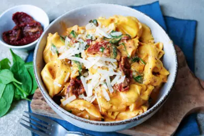 Cremige One-Pot-Tortellini: Ein Familienfavorit, schnell zubereitet!