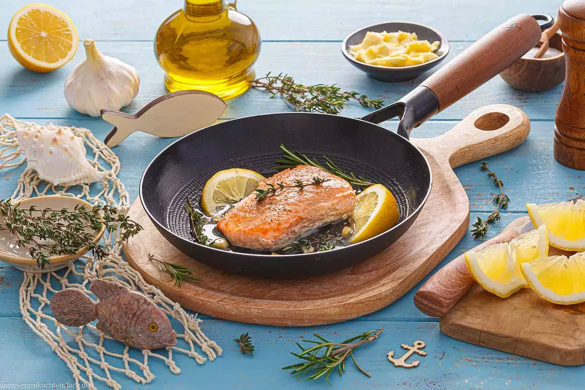 Meisterhaft gebratener Lachs: Außen knusprig, innen saftig