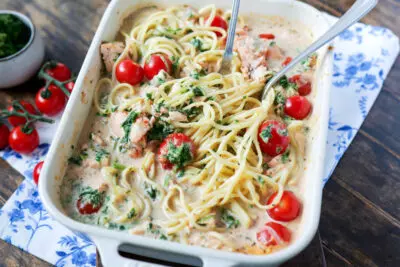 Schnelle Ofen-Lachs-Spinat-Pasta: Ein einfaches und köstliches Feierabendrezept