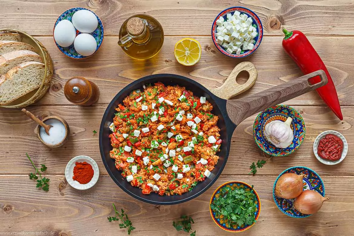 Türkische Eierpfanne mit Gemüse: Menemen