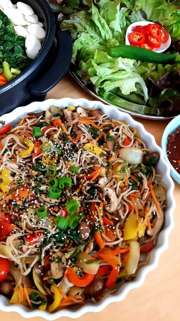 Jabchae: Ein vielseitiger koreanischer Glasnudelsalat