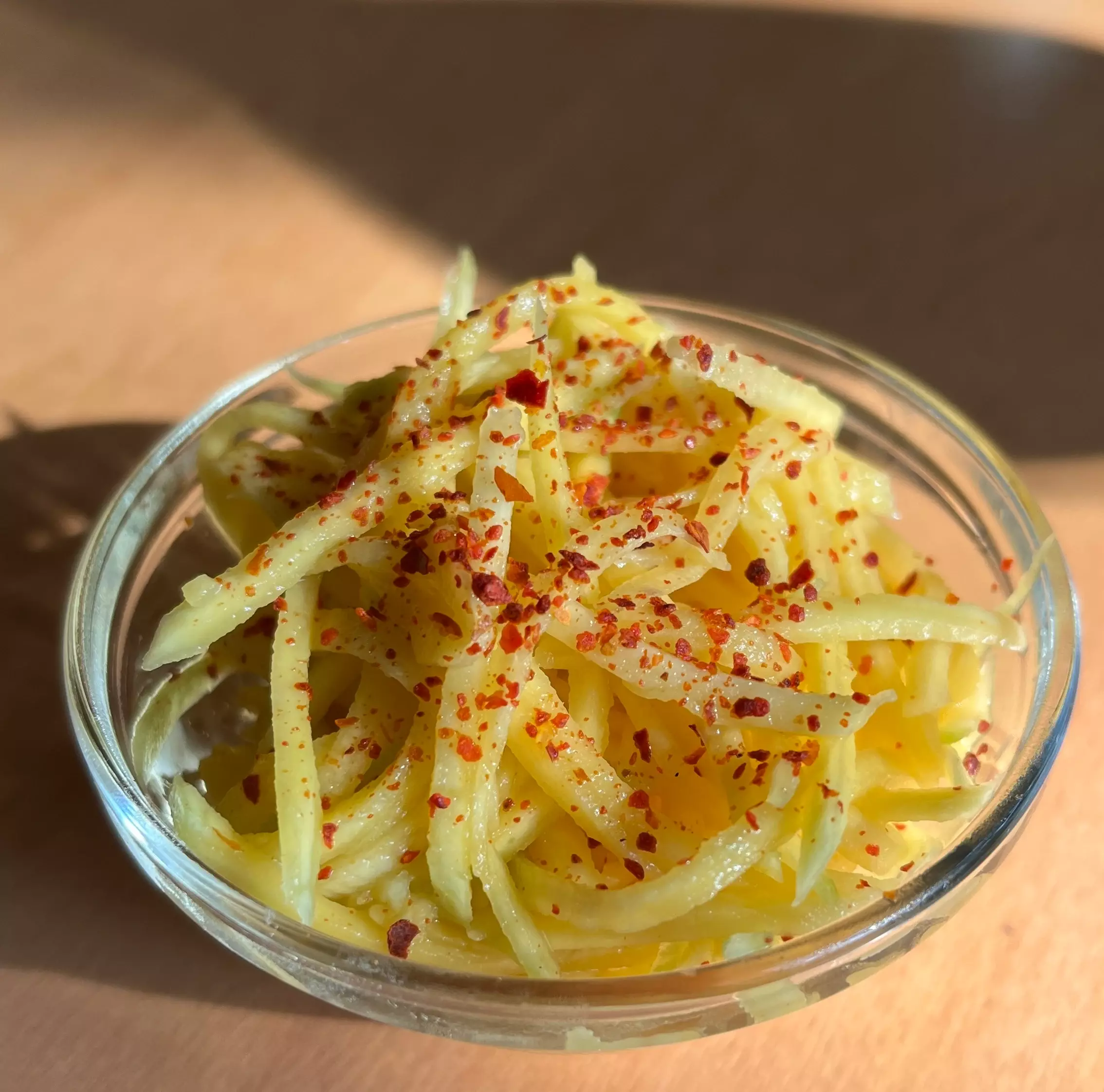 Exotischer Mangosalat: Die ideale Beilage für Grillabende