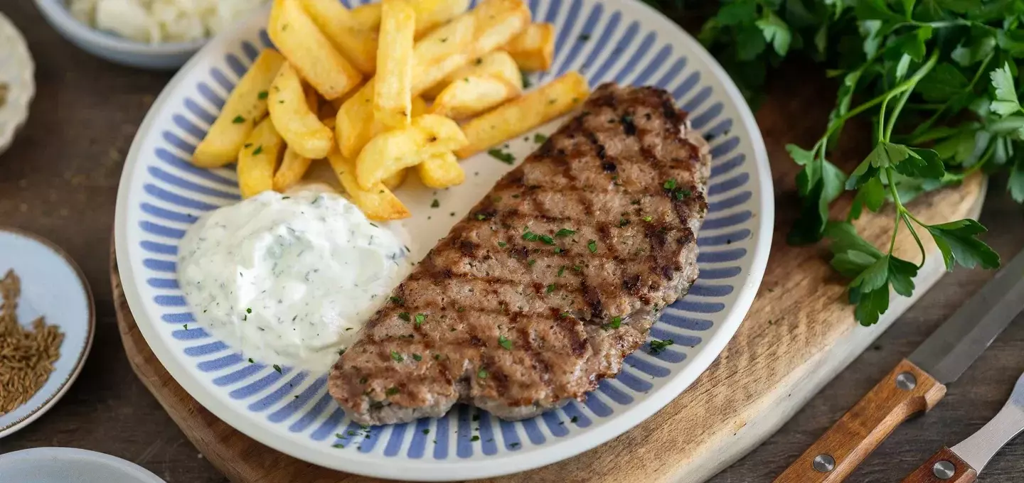 Bifteki mit Feta: Eine kulinarische Reise in die griechische Küche