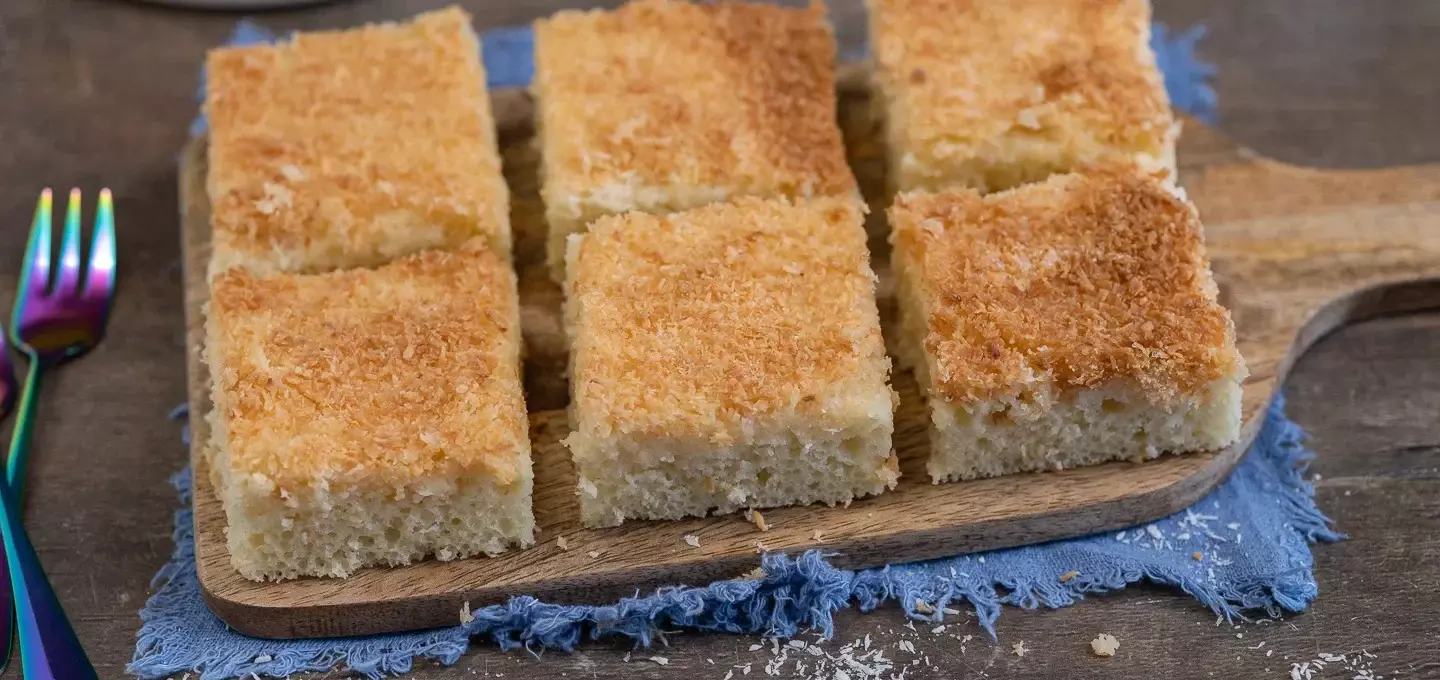 Buttermilchkuchen mit Kokos: Ein einfaches und saftiges Rezept