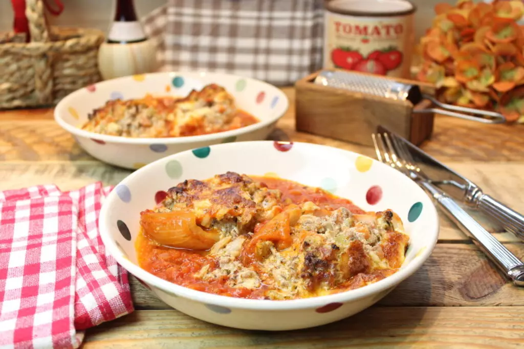 Herzhafte Zwiebelloni ohne Pasta: Ein mediterraner Genuss für kalte Tage