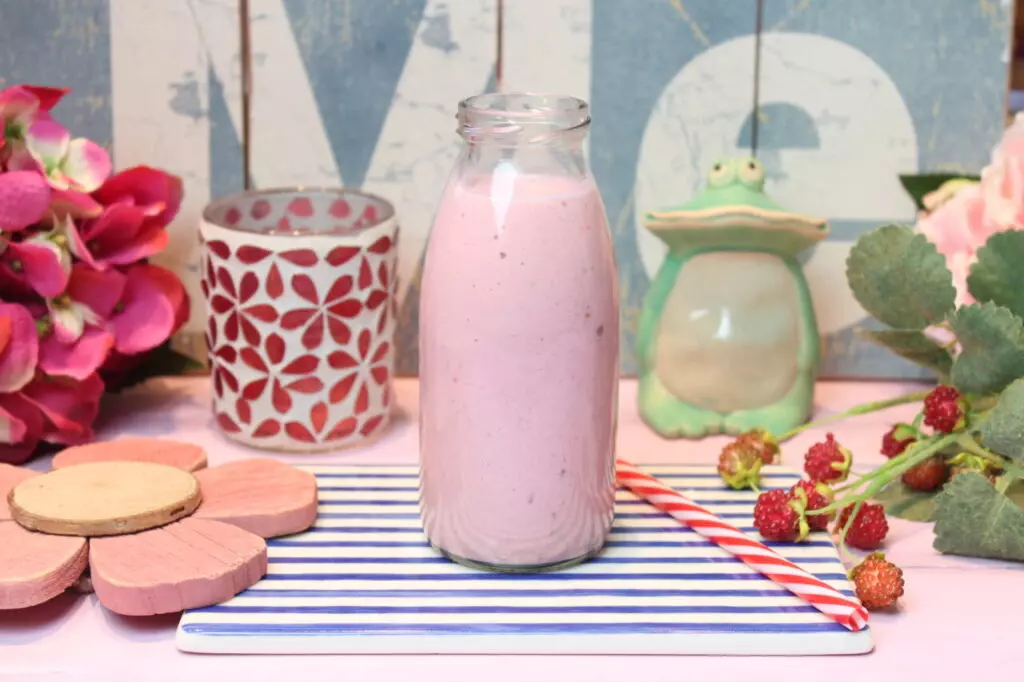 Erfrischender Hüttenkäse-Joghurt-Fruchtshake: Das ideale Sommerfrühstück