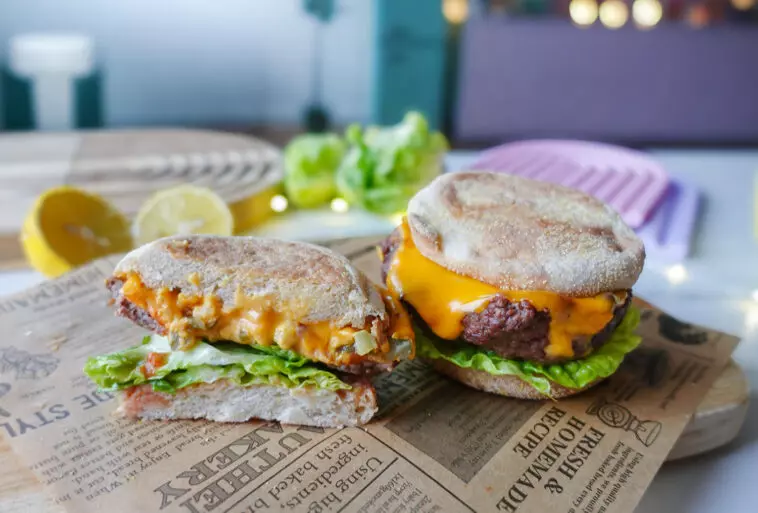 Luftfrittierte Käseburger-Schälchen: Burgergenuss leicht gemacht