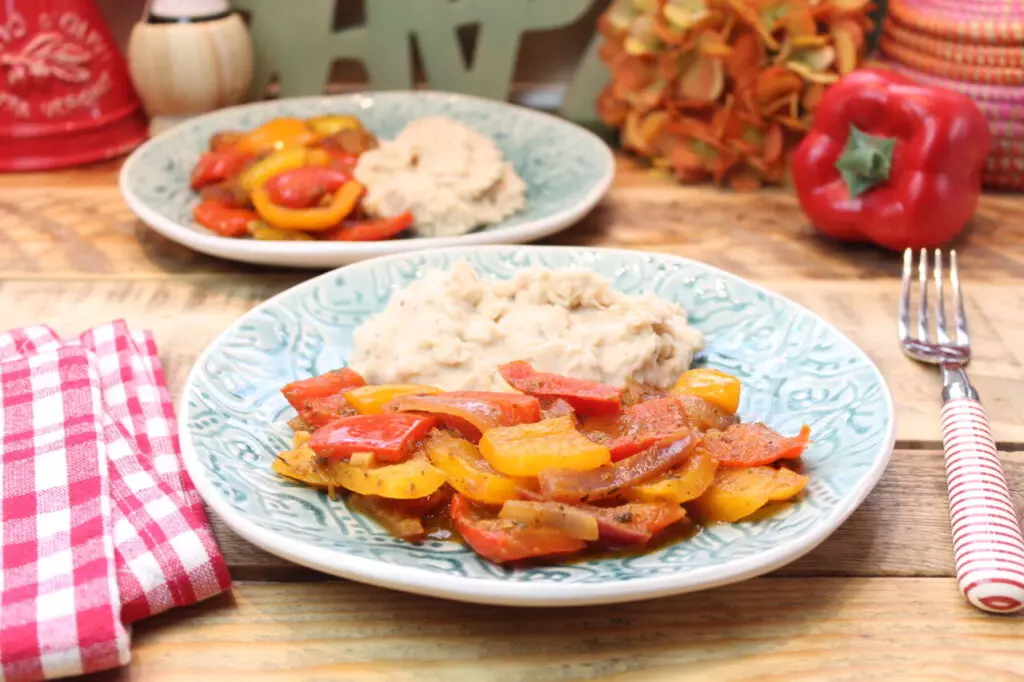 Bohnenstampf mit Peperonata: Ein Sommergericht für Genießer