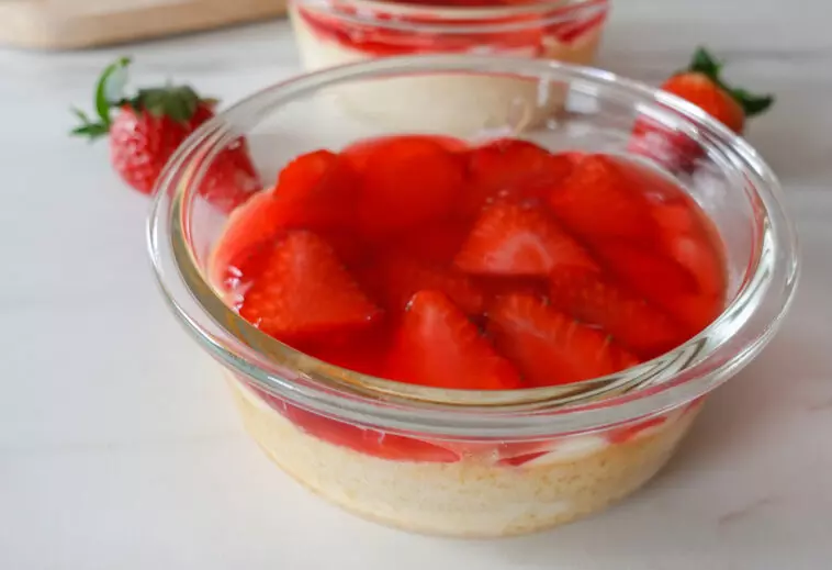 Proteinreicher Erdbeerkuchen im Glas: Ein Genuss ohne Reue