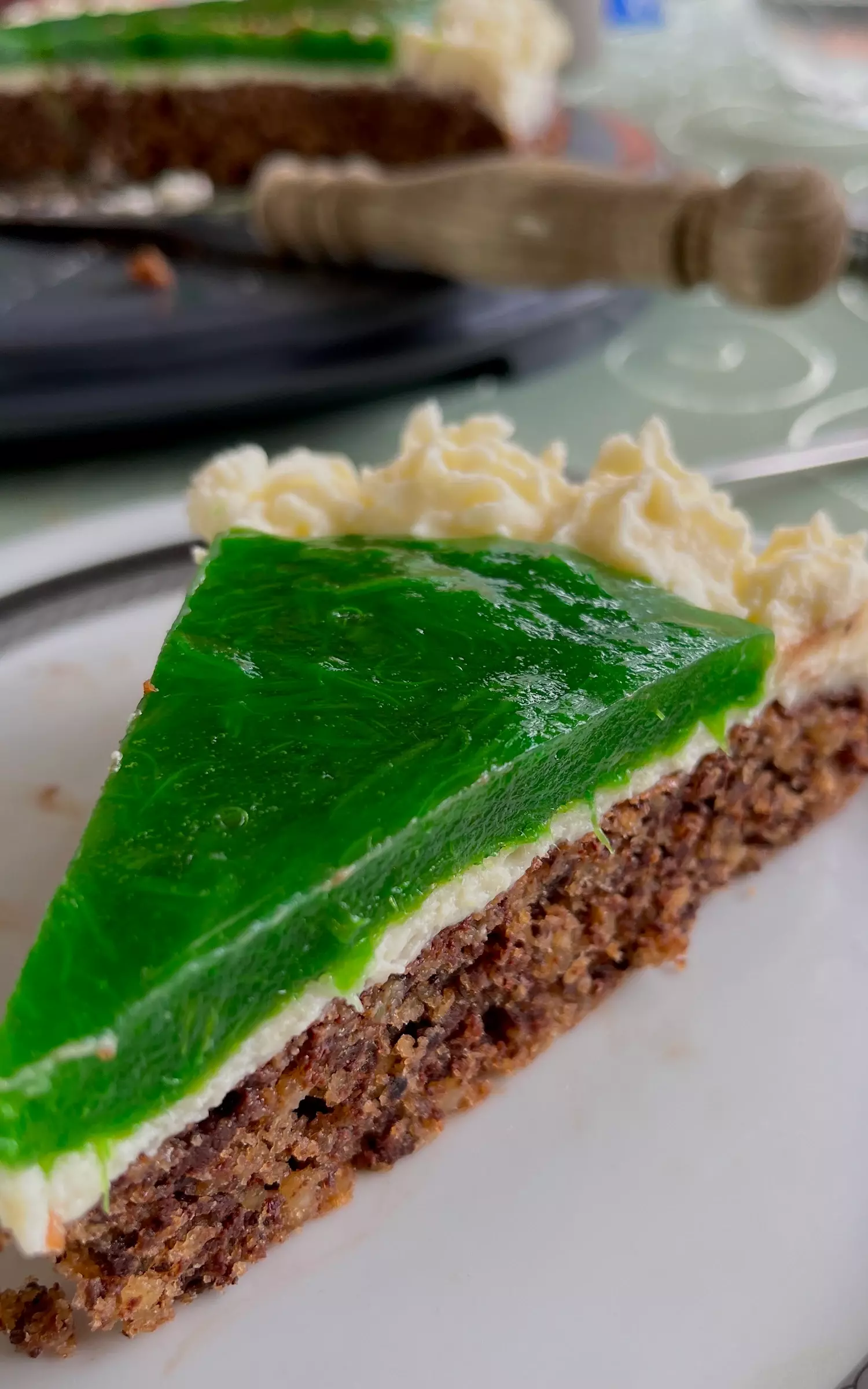 Rhabarber-Pandan-Torte: Eine exotische Geschmacksexplosion auf dem Kuchenteller