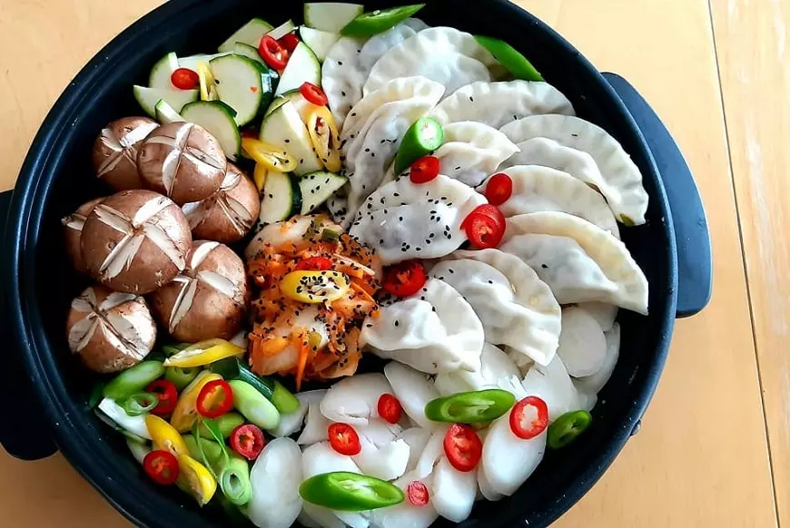 Mandu Jongol: Ein koreanisches Hot-Pot-Erlebnis mit Teigtaschen