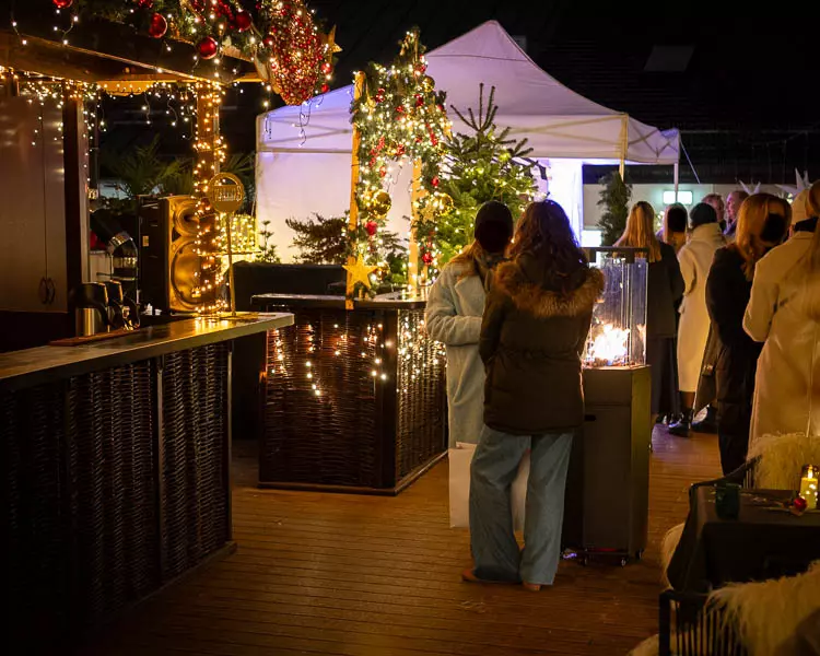 Winterwunderwelt über dem Viktualienmarkt: Weihnachtliche Freuden im Louis Hotel
