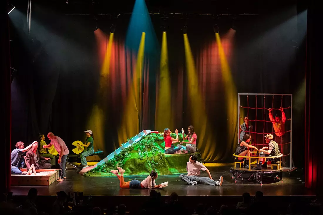 Die "ALIVE"-Bühnenproduktion im GOP Variet￩-Theater München: Ein Fest für die Sinne