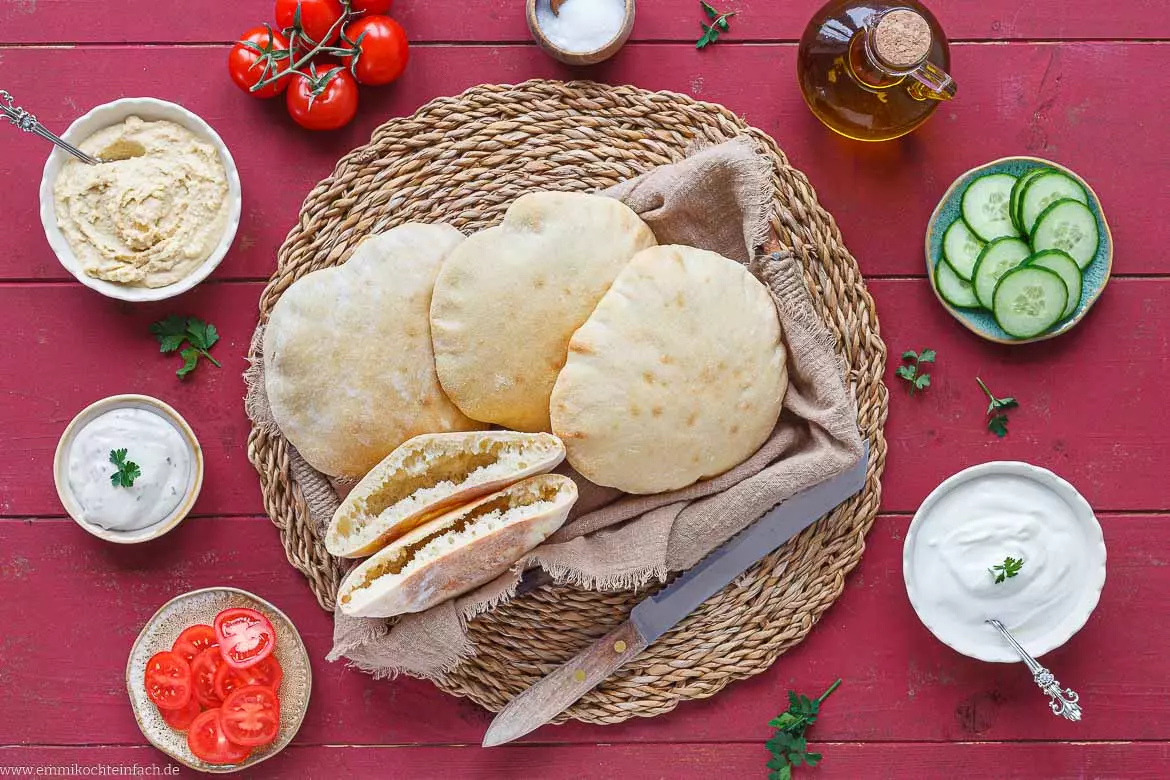 Hausgemachtes griechisches Fladenbrot: Pita leicht selbst zubereiten