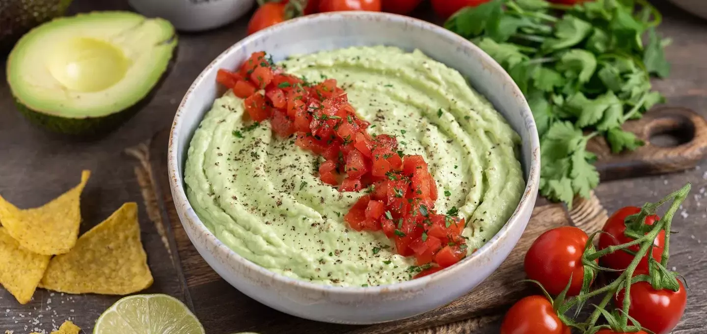 Cremige Avocado-Frischkäse-Creme: Der perfekte sommerliche Dip und Brotaufstrich