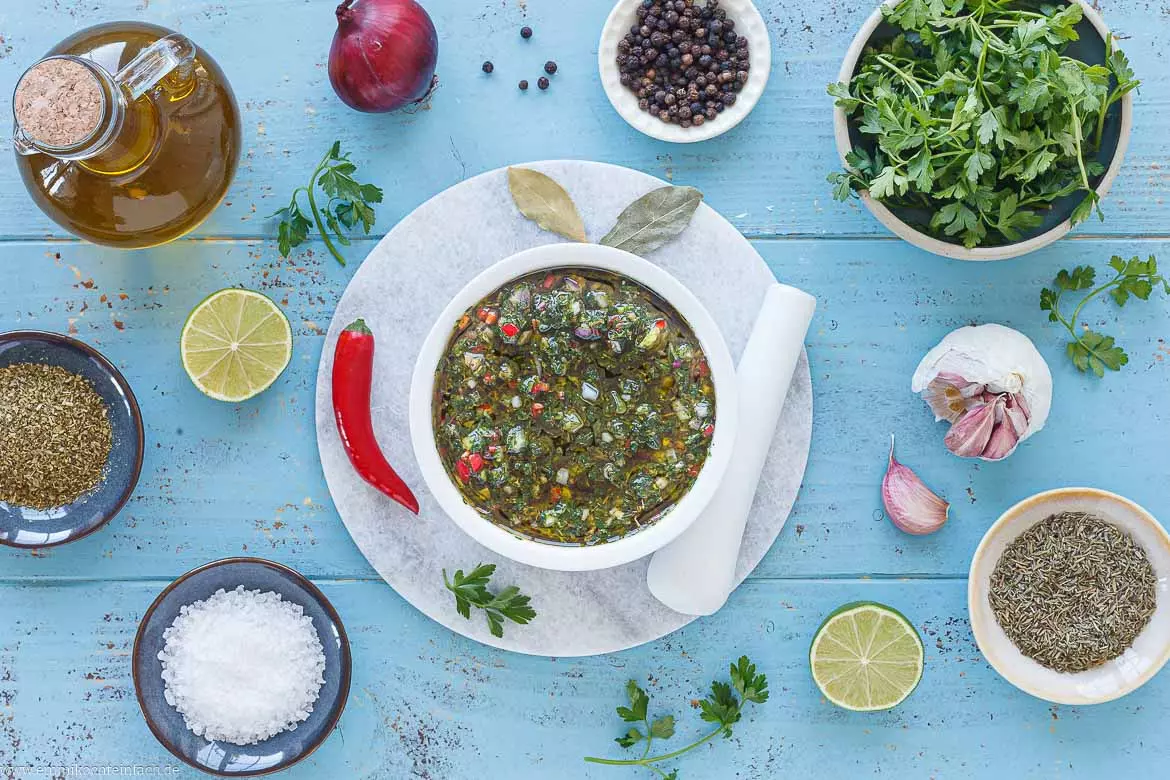 Die Kunst der Chimichurri: Argentiniens würzige Kräutersauce