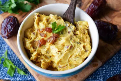 Currybutter mit Datteln: Eine Geschmacksreise in fünf Minuten