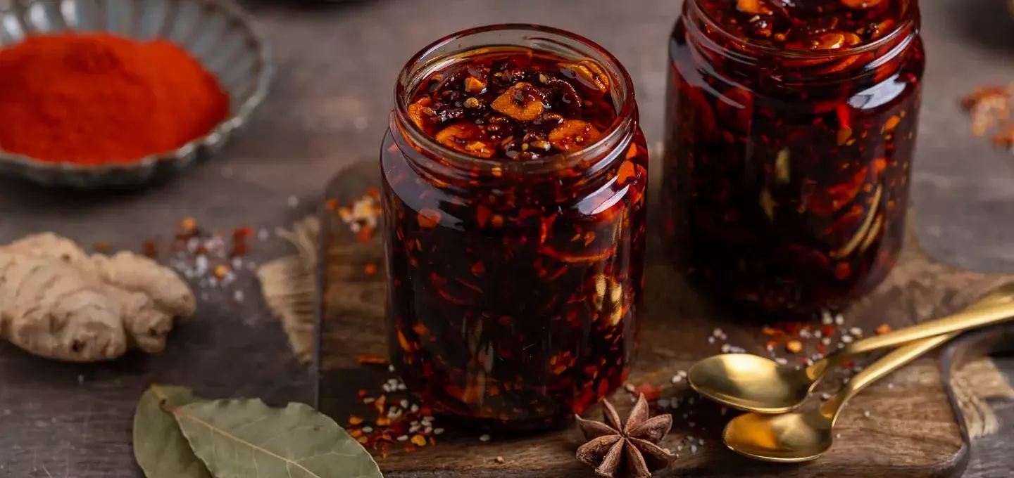 Knuspriges Chili-Öl: Ein asiatisches Würzgeheimnis für deine Küche