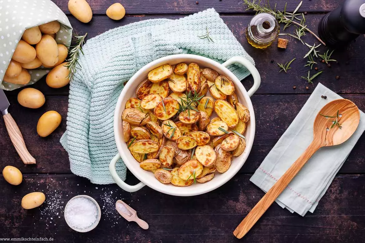 Rosmarinkartoffeln aus dem Ofen: Knusprige Beilage mit mediterranem Flair
