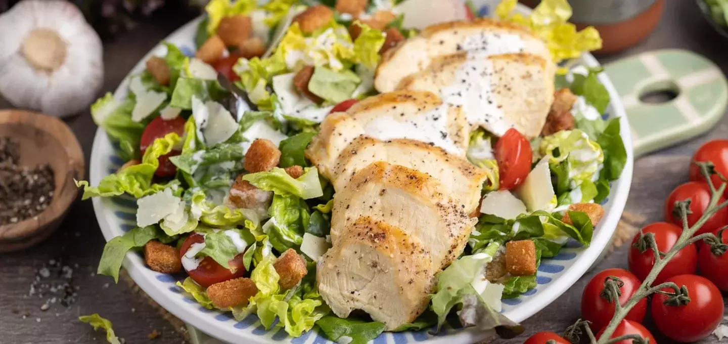 Cäsar Salat: Ihr perfektes Rezept für einen Sommergenuss