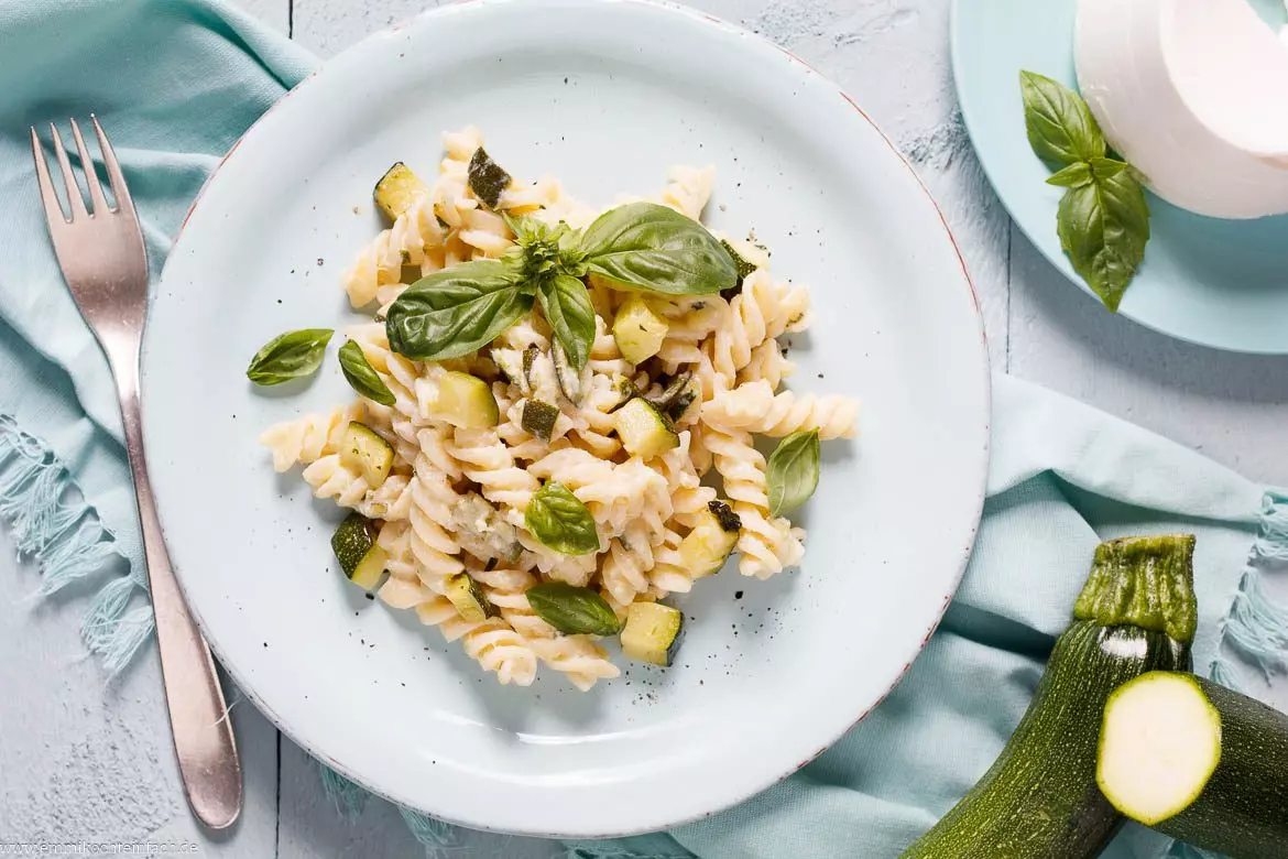 Cremige Zucchini-Pasta mit Ricotta: Ein schnelles Feinschmeckergericht