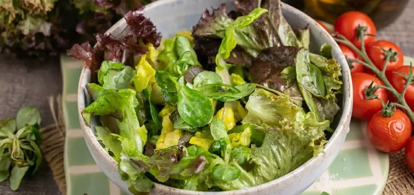 7 Wege, wie Sie welkem Salat vorbeugen können