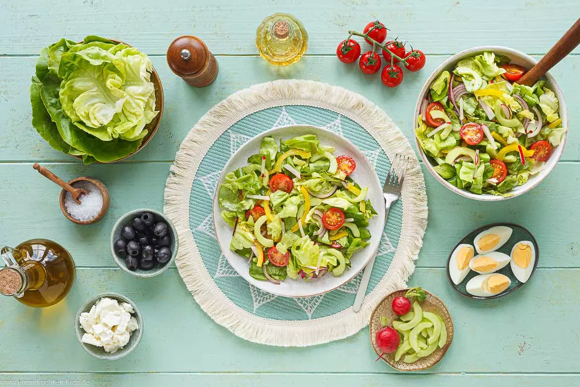 Bunter Salat mit Honig-Senf-Dressing: Einfach & Lecker