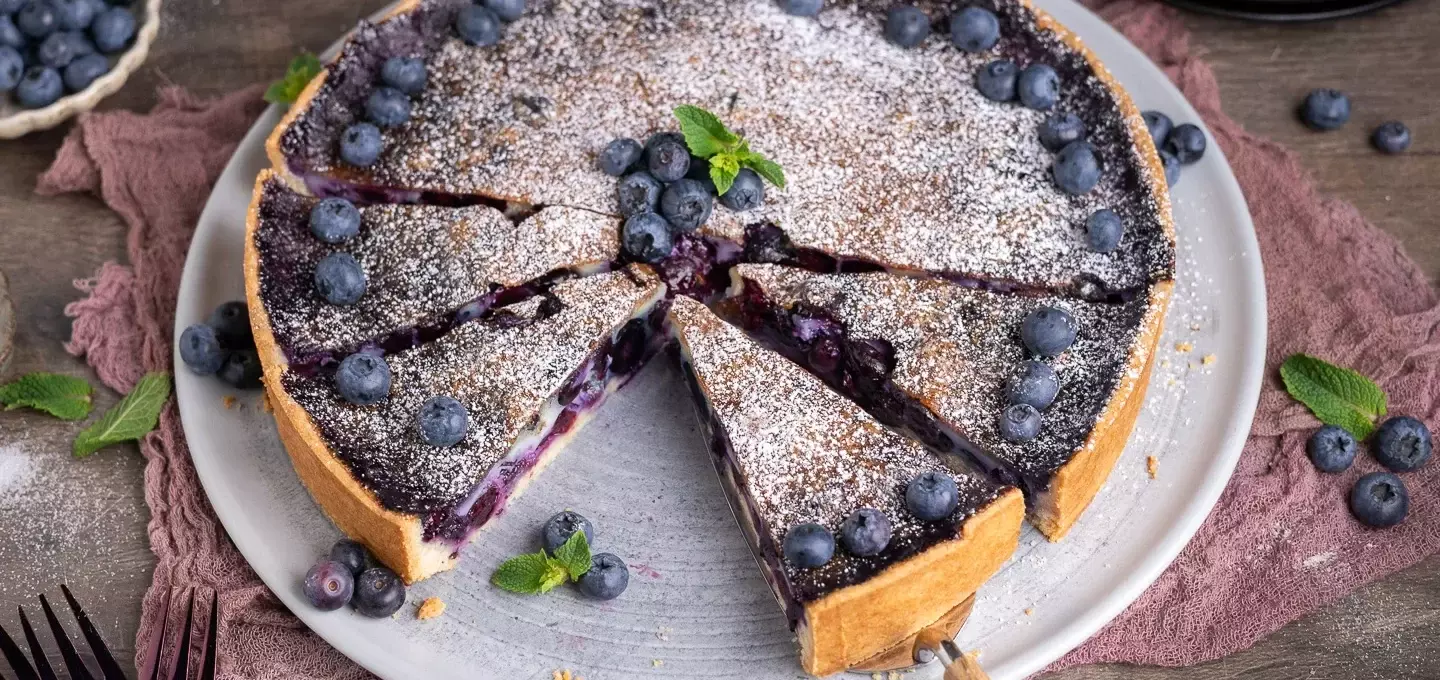 Versteckter Heidelbeerkuchen mit cremiger Sahnefüllung