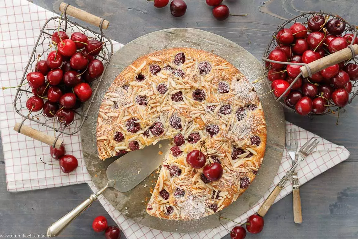 Schneller Kirschkuchen aus saftigem Rührteig – ein himmlischer Genuss für jede Gelegenheit