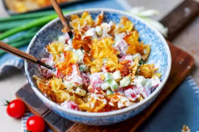 Knuspriger Nudelsalat: Das ultimative Rezept für Pasta-Chips