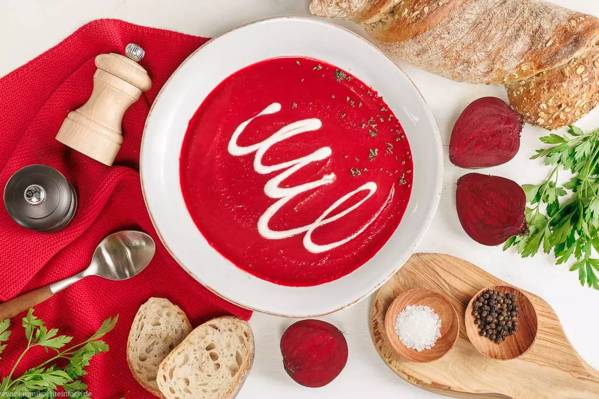 Cremige Rote-Bete-Suppe mit Kartoffeln und Möhren: Ein Rezept für Feinschmecker