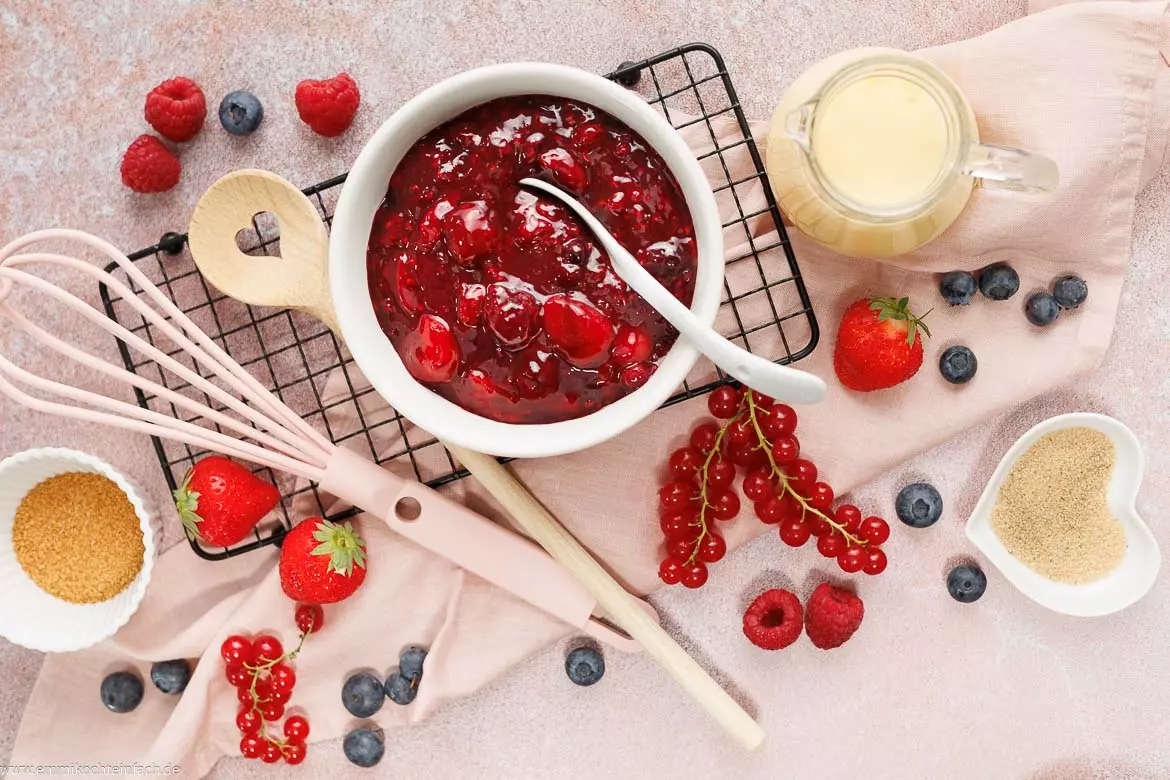 Hausgemachte Rote Grütze: Ein einfaches Rezept für fruchtigen Genuss