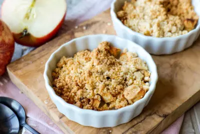 Knuspriger Apfel-Crumble aus der Heißluftfritteuse: Das schnelle Dessert für Genießer