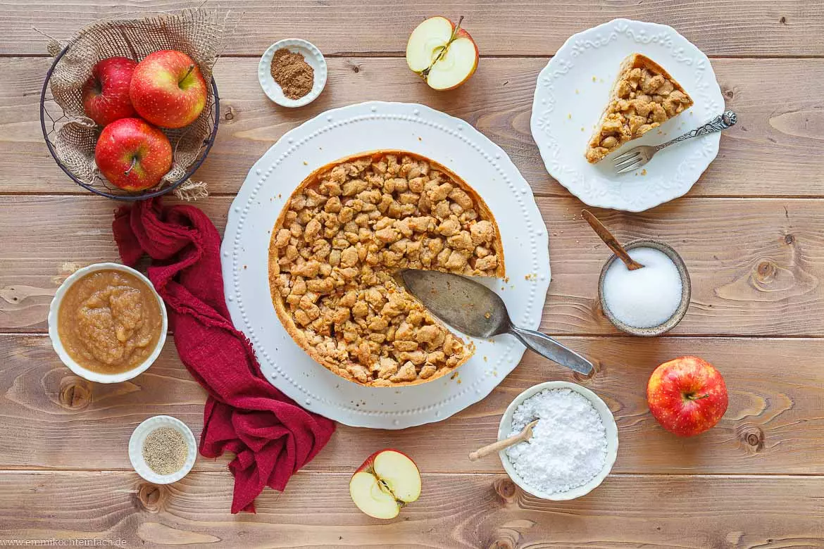 Veganer Apfelkuchen mit knusprigen Streuseln: Ein herbstlicher Genuss für alle