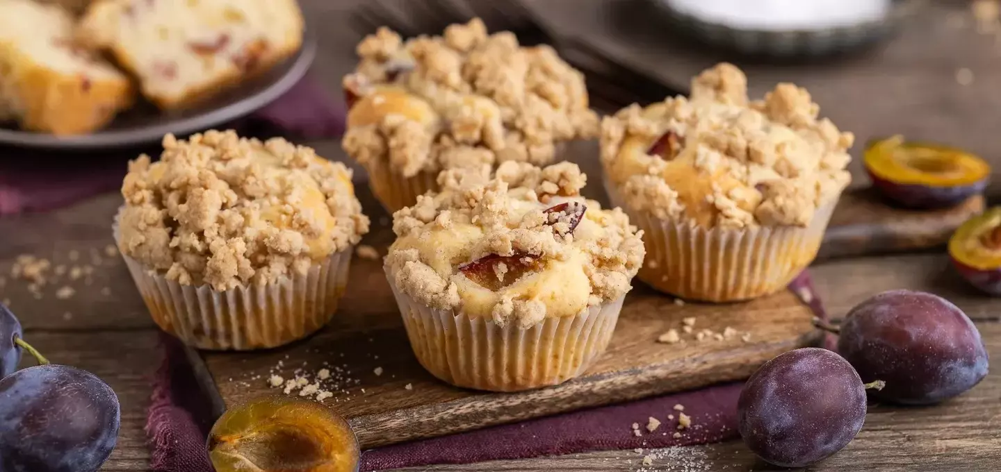 Saftige Zwetschgenmuffins mit Zimtstreuseln: Ein unwiderstehliches Herbstgebäck