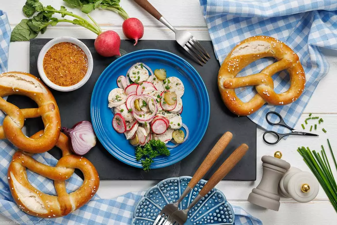 Der ultimative bayerische Weißwurstsalat: Eine Geschmacksreise durch Bayern
