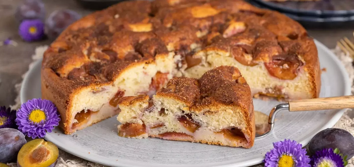 Saftiger Zwetschgenkuchen mit Zimtzucker-Kruste