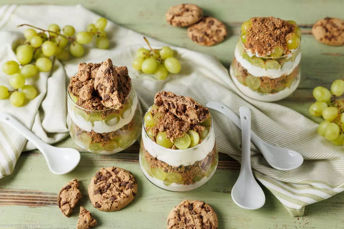 Erfrischendes Trauben-Cookie-Dessert im Glas: Ein einfaches und köstliches Rezept
