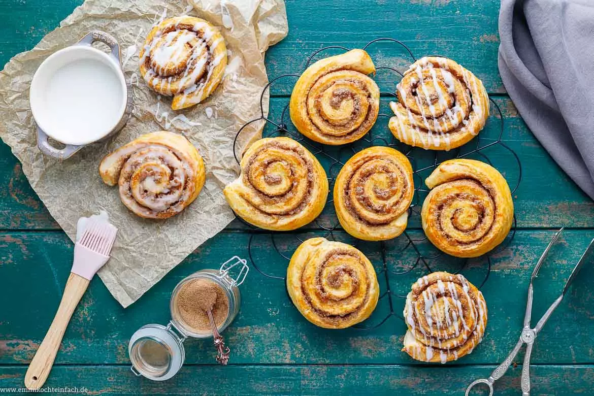 Unwiderstehliche Zimtschnecken vom Blech: Ein Genuss für die Herbstzeit