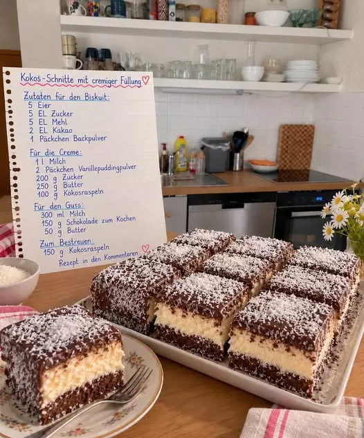 Verführerische Kokos-Schnitten mit cremiger Füllung